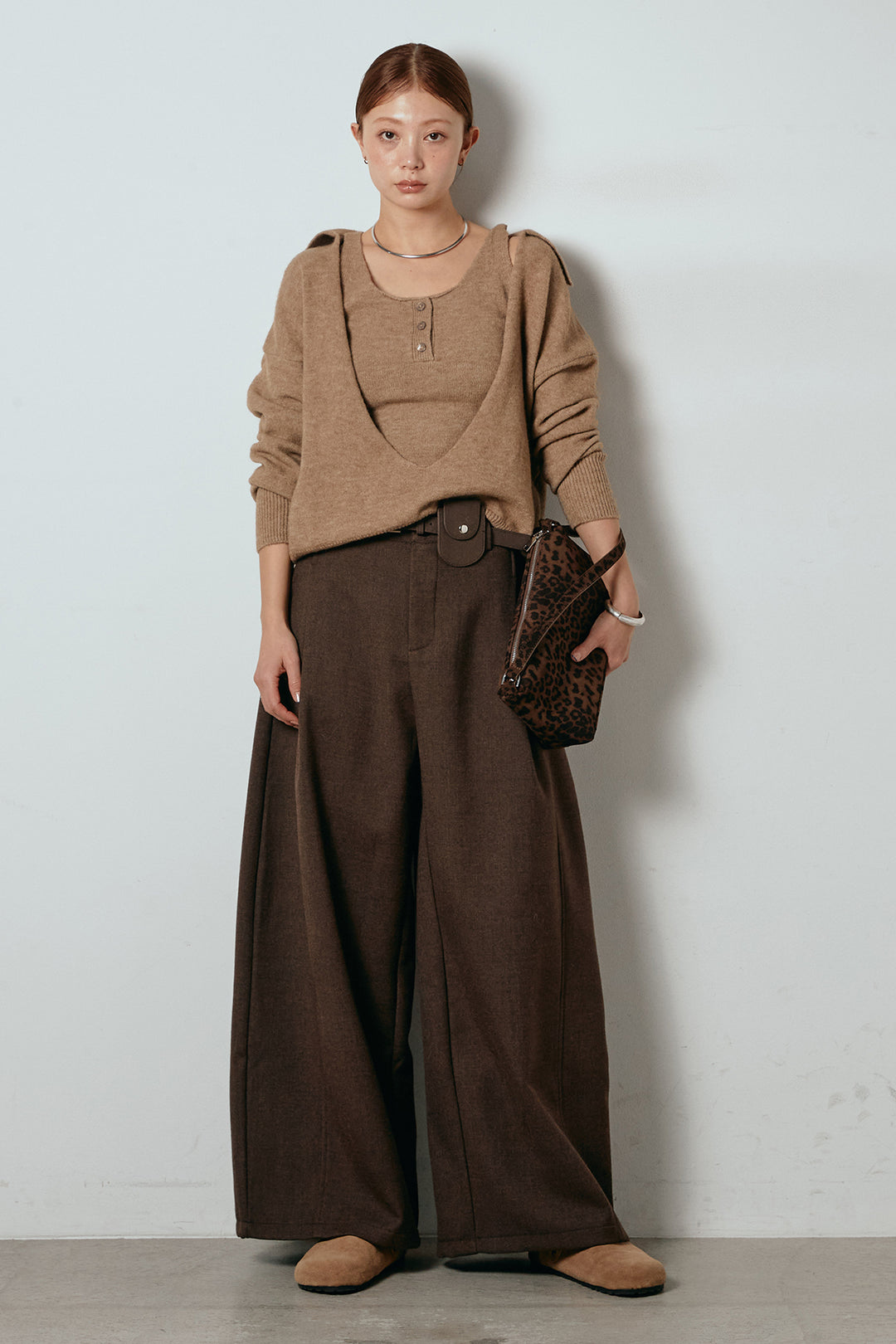 [SET]襟付きレイヤードニットトップス+ポーチベルト付きカーブパンツ(2set)