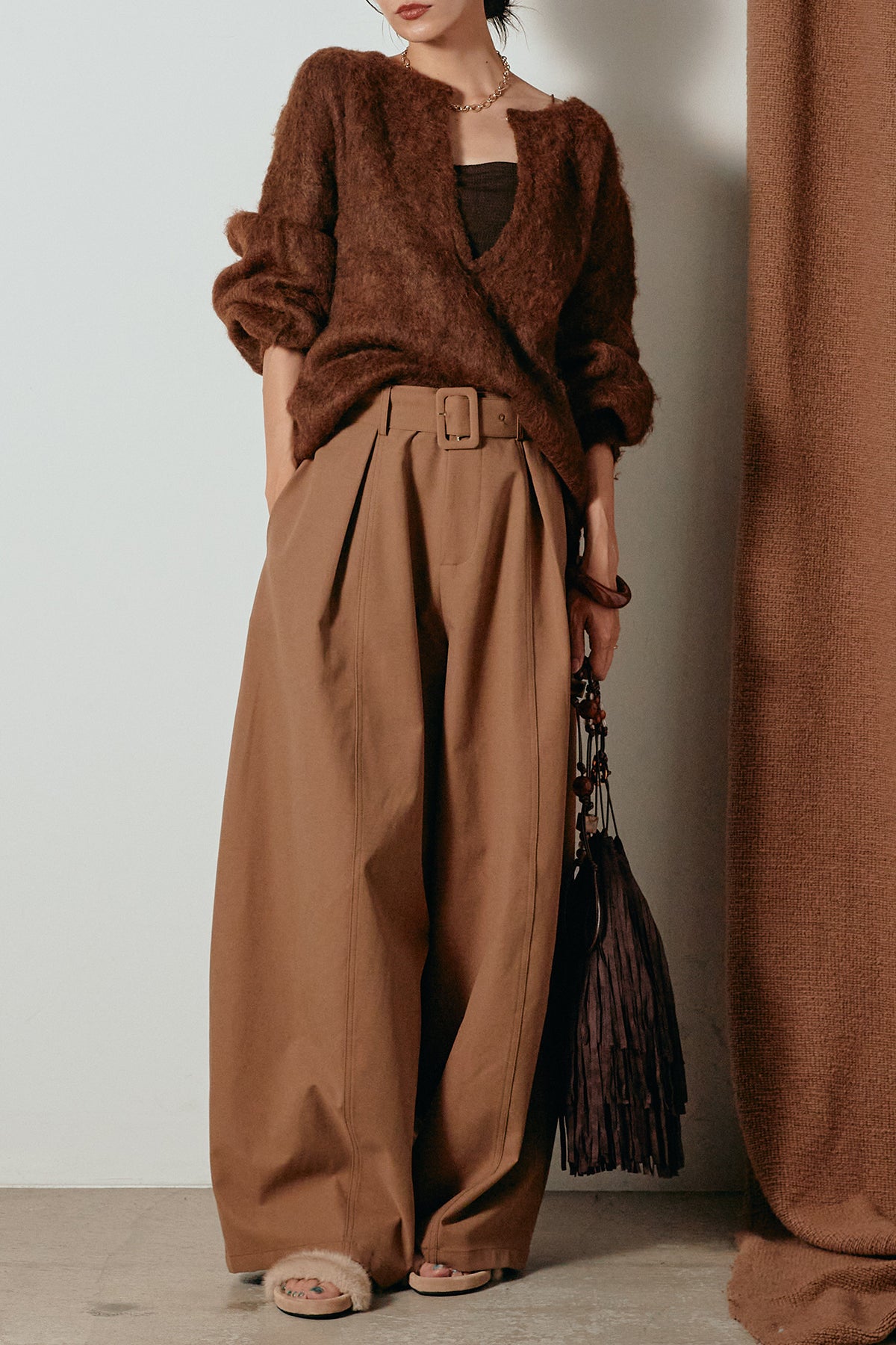 SET]ミックスシャギー深Vニット+太ベルト付きタックワイドパンツ