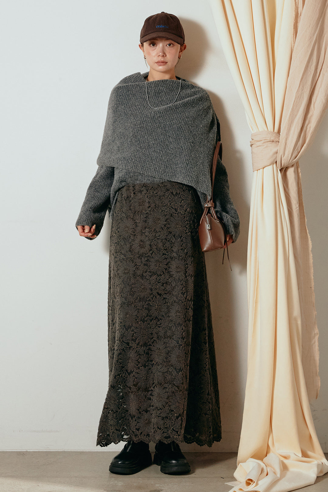 [SET]ケープデザインリブニットトップス+花柄刺繍ベロアフレアスカート(2set)