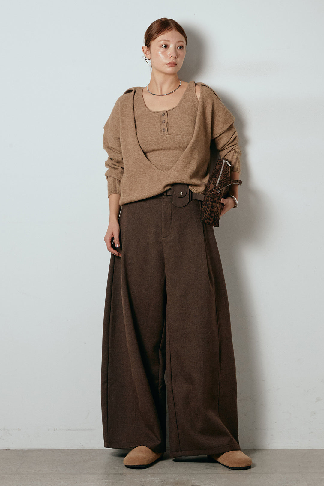 [SET]襟付きレイヤードニットトップス+ポーチベルト付きカーブパンツ(2set)