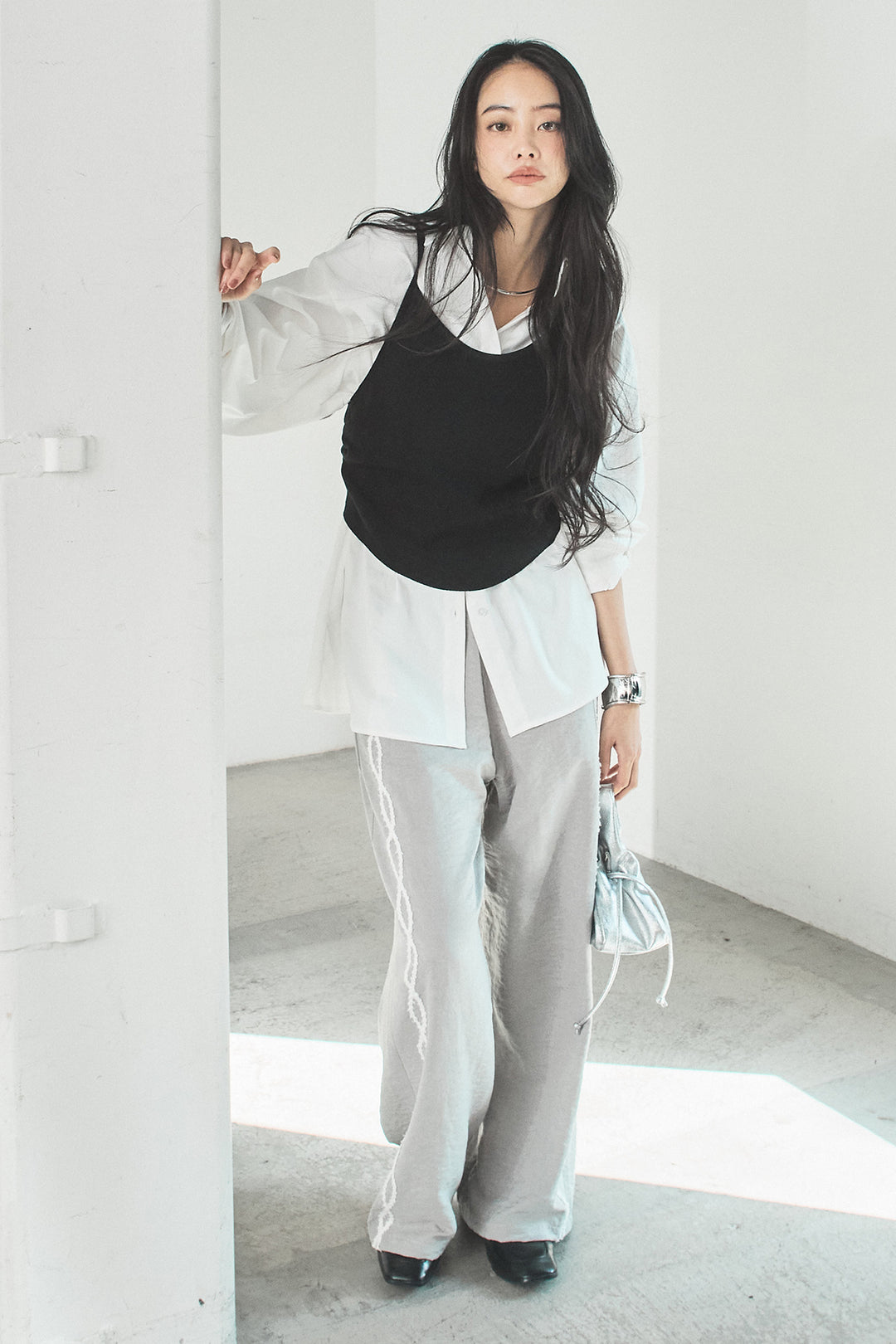 [SET]ニットキャミ付きシャツ+刺繡テープラインパンツ(2set)