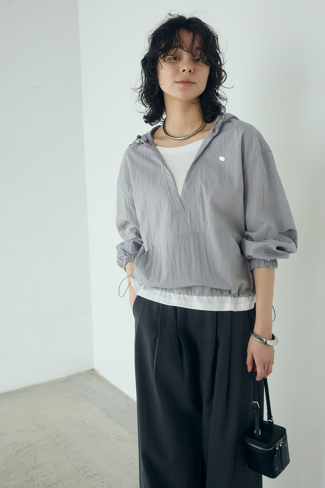 [SET]レイヤードデザインフーディートップス+サイド調整ベルトタックパンツ(2set)