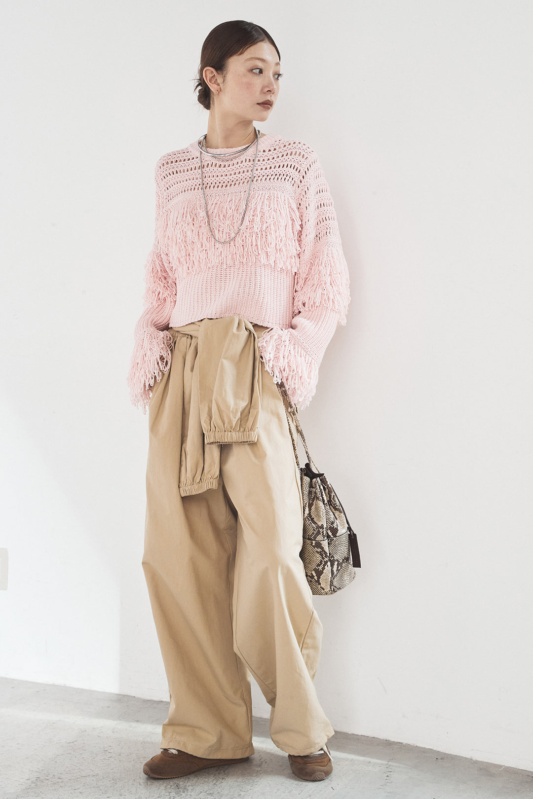 [SET]メッシュフリンジ切り替えプルオーバー+合繊ツイルスタンドウエスト巻きジョガーパンツ(2set)