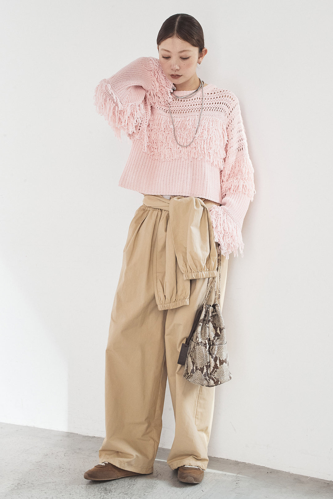 [SET]メッシュフリンジ切り替えプルオーバー+合繊ツイルスタンドウエスト巻きジョガーパンツ(2set)