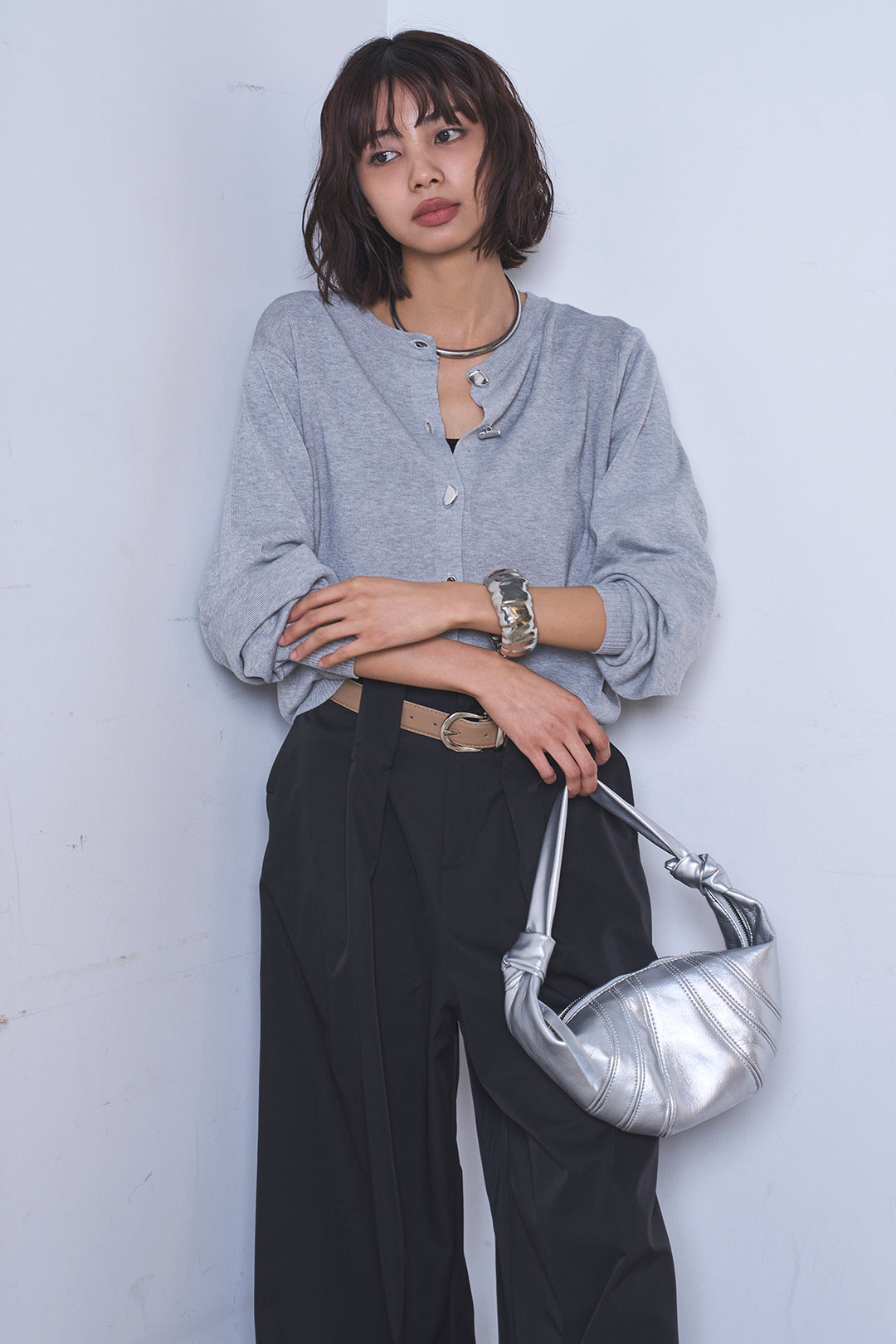 [SET]リサイクルポリニュアンス釦カーデ+ベルトループデザインハイウエストタックパンツ(2set)