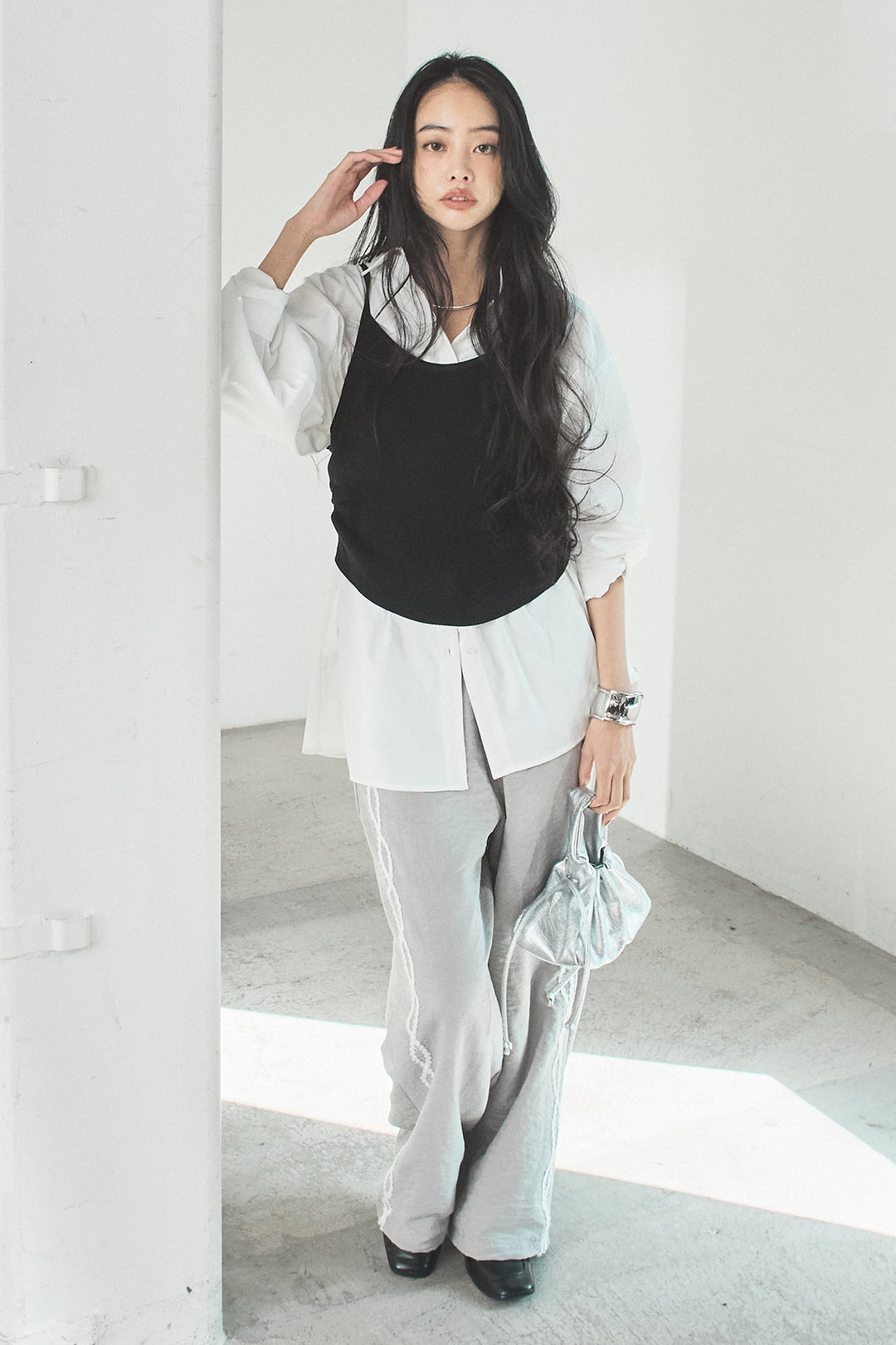 [SET]ニットキャミ付きシャツ+刺繡テープラインパンツ(2set)