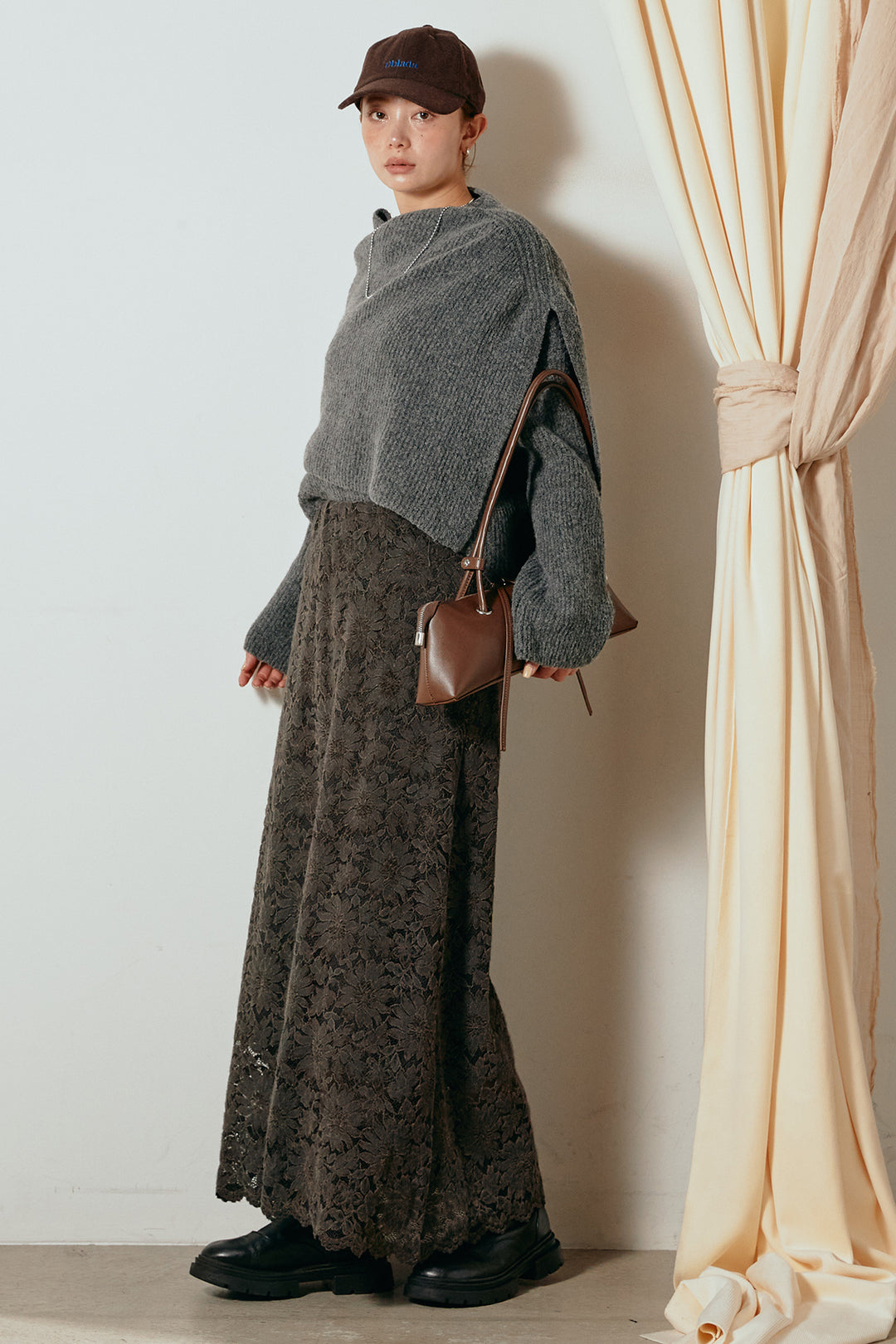 [SET]ケープデザインリブニットトップス+花柄刺繍ベロアフレアスカート(2set)