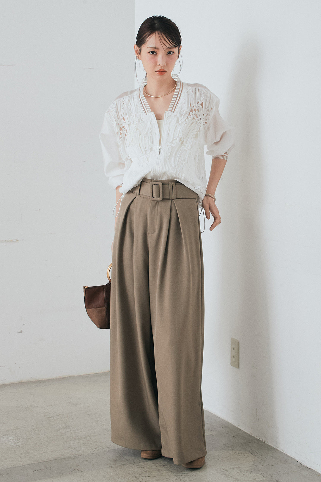 [SET]モチーフ付きシアーブルゾン+ベルト付きツータックワイドパンツ(2set)