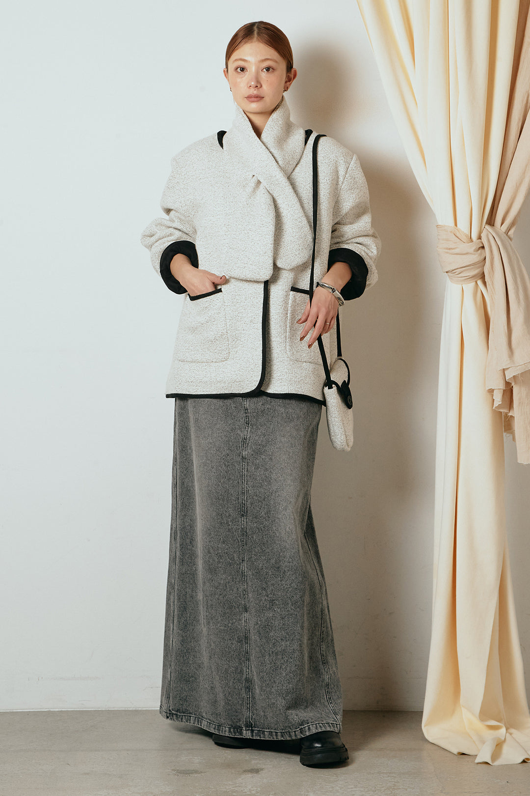 [SET]ノーカラーマフラーバッグ付きアウター+デニムロングフレアスカート(2set)