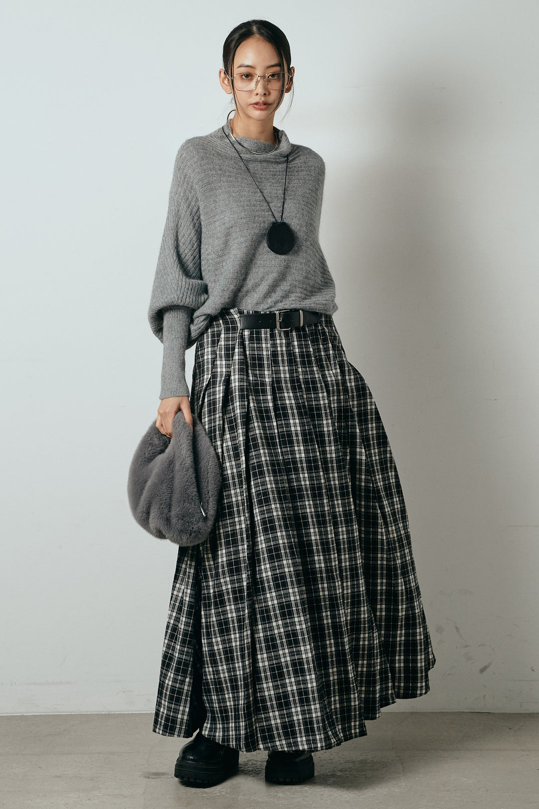 [SET]ポンチョシルエット透かしニットトップス+ベルト付きタータンチェックプリーツスカート(2set)