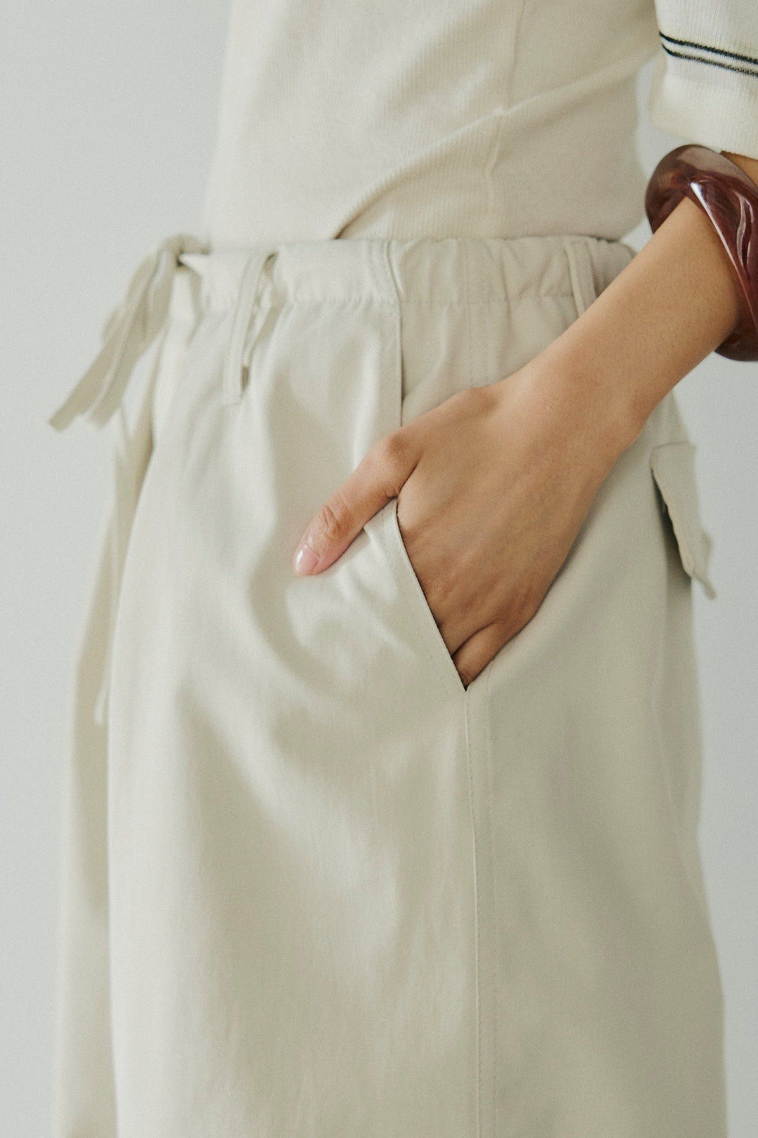 [SET]天竺ナイロンドッキングビスチェ風トップス+ニーサイドタックウエストドロスパンツ(2set)