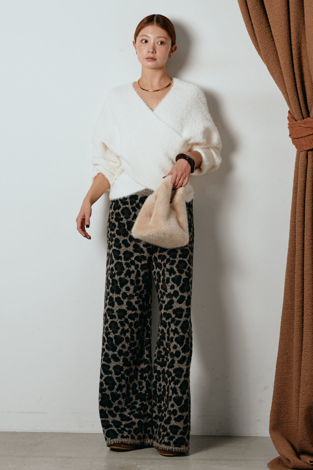 [SET]シャギーカシュクールニットトップス+リラックスレオパード柄ニットパンツ(2set)