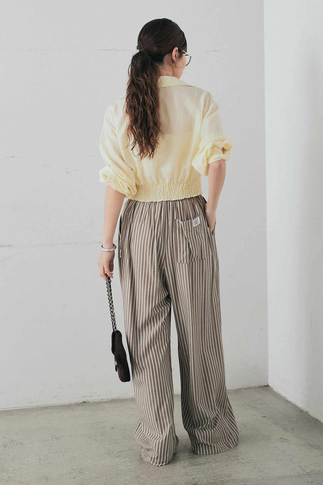 [SET]裾巻きツイストデザインシャツ+レーヨンストライプイージーワイドパンツ(2set)