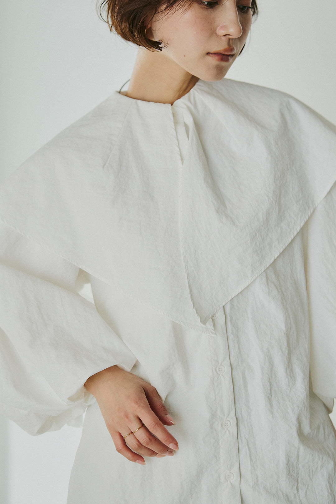 [SET]ケープカラーナイロンブラウス+サイドベルトカーブワイドパンツ(2set)