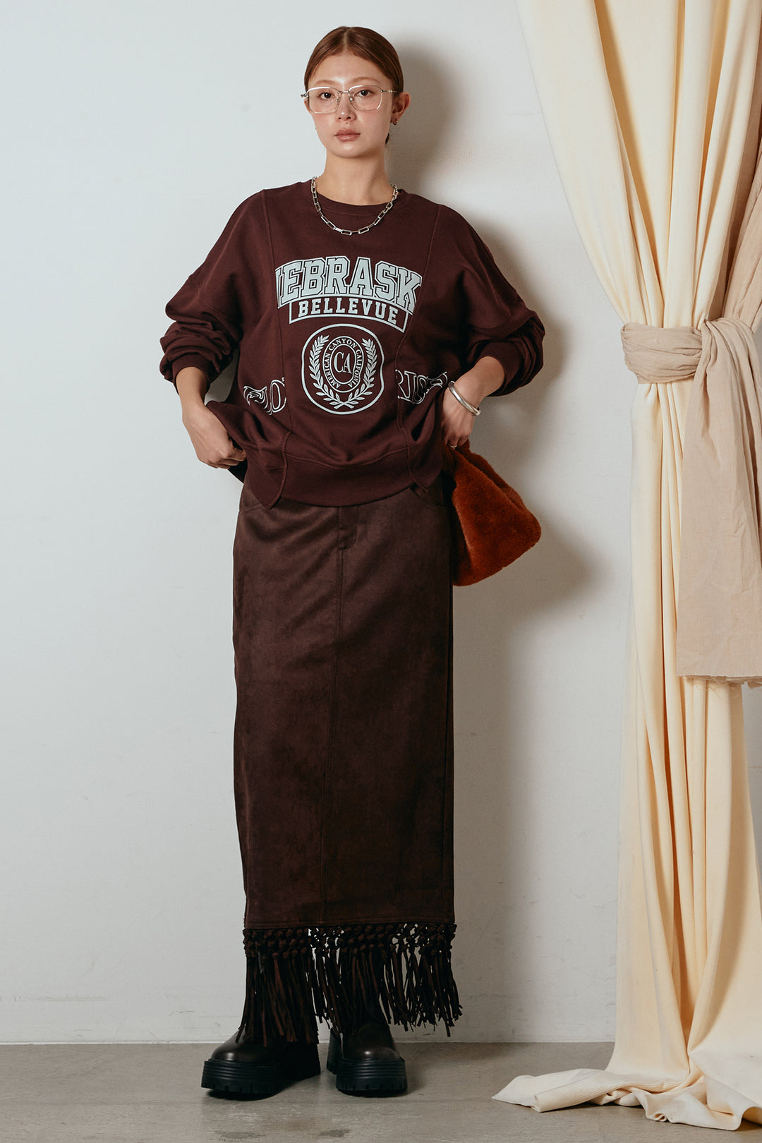 [SET]裏毛カレッジプリントプルオーバー+スウェードライク裾フリンジスカート(2set)