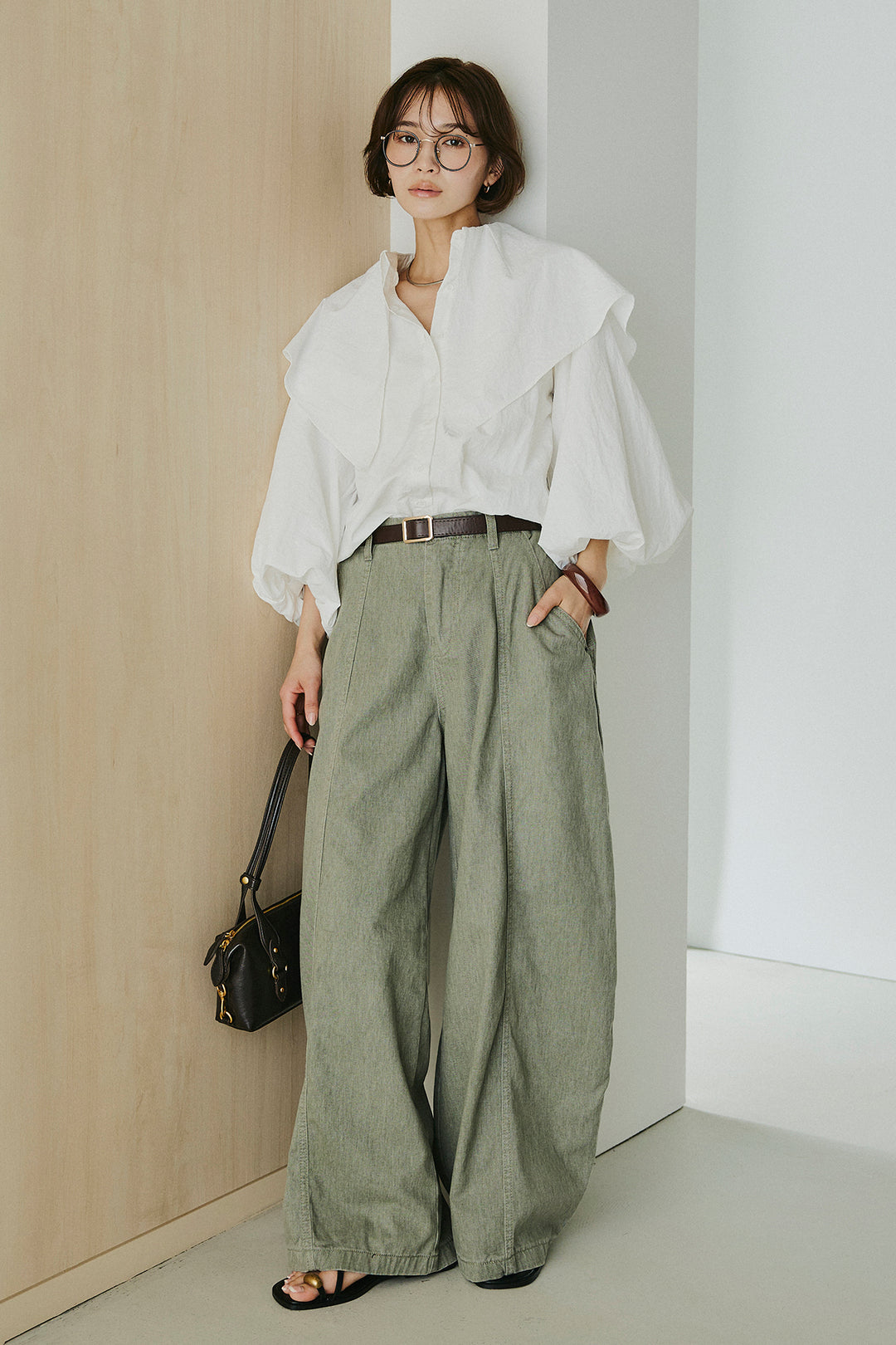 [SET]ケープカラーナイロンブラウス+サイドベルトカーブワイドパンツ(2set)