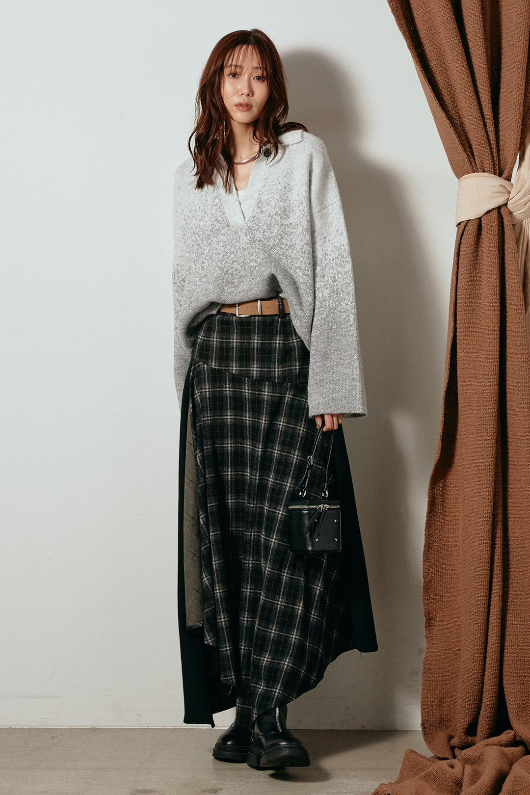 [SET]グラデーションラメニットキーネックプルオーバー+フェイクレザーベルト付き切り替えタータンチェックスカート(2set)