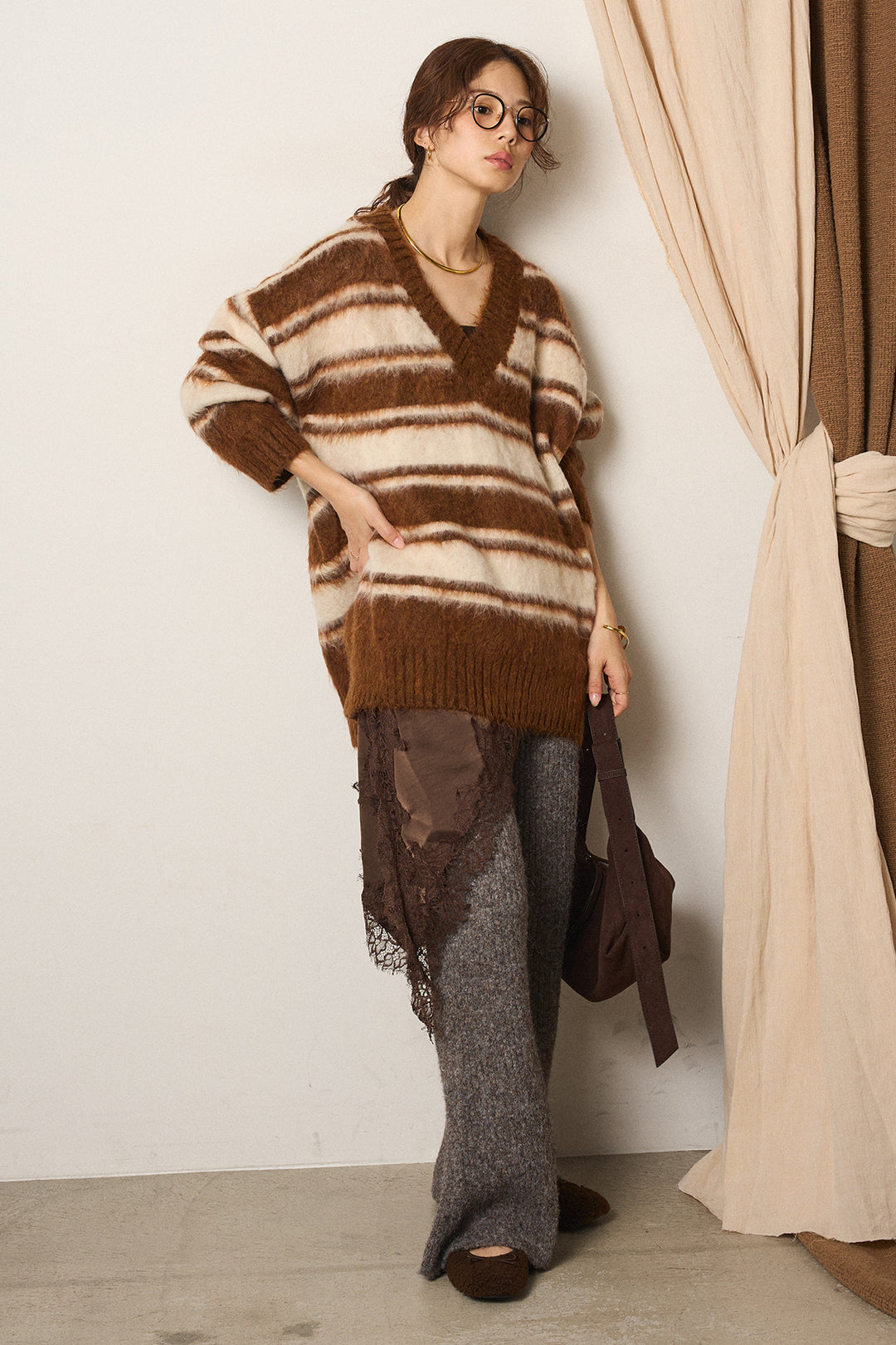 [SET]ルーズVネックボーダーニットトップス+レースドッキングサテンキャミソール(2set)