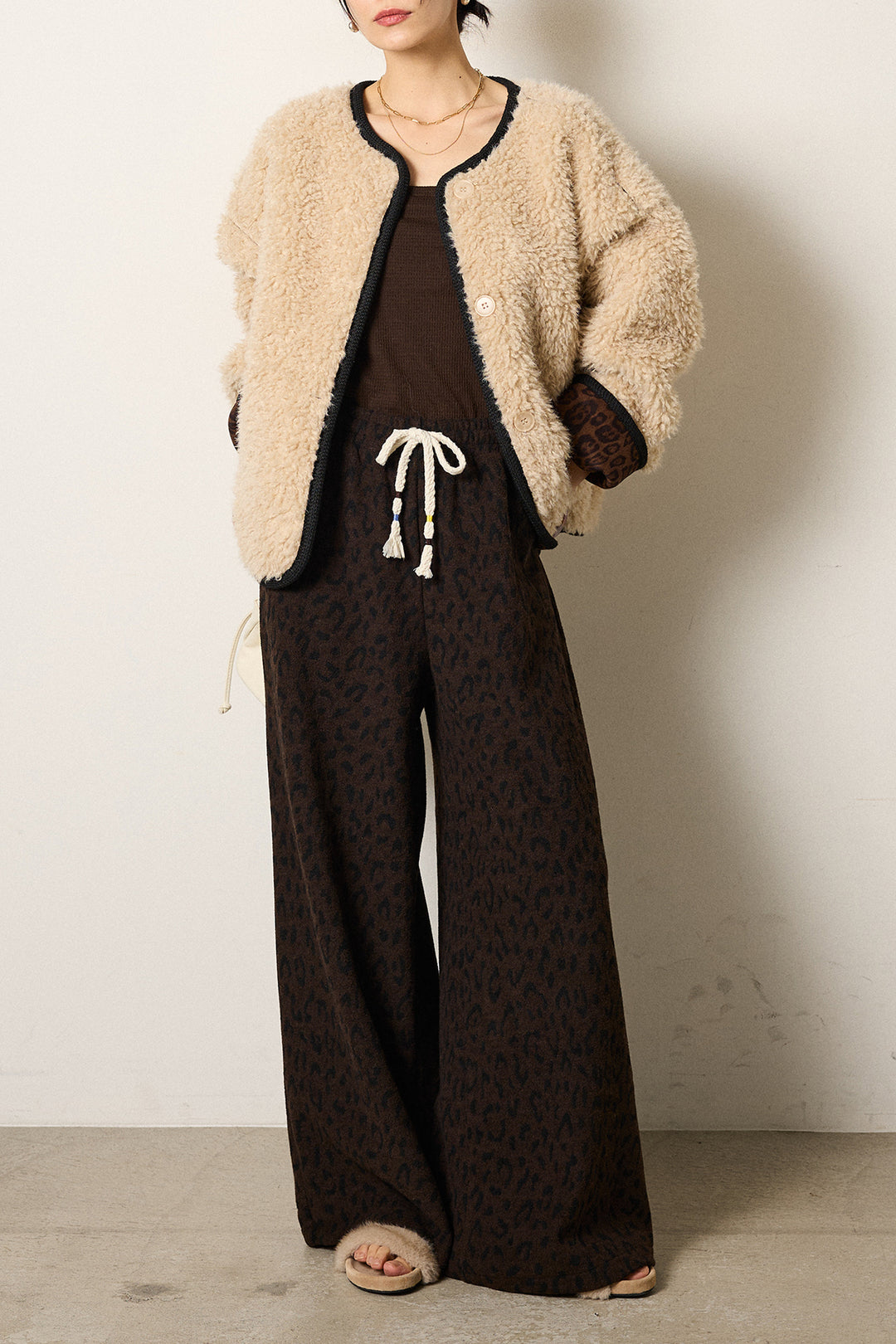 [SET]ノーカラー裏地レオパードボアアウター+レオパードジャガードニットパンツ(2set)