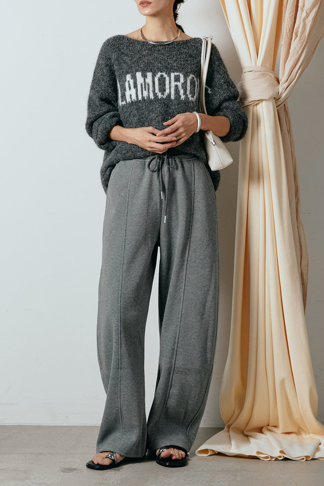 [SET]フロントロゴデザインニットトップス+スウェットワイドカーブパンツ(2set)