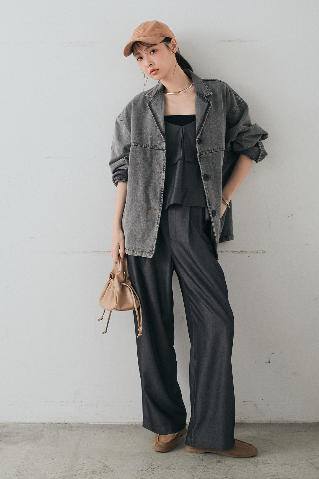[SET]オーバーデニムジャケット+デニムライクツイルタックパンツ+デニムライクツイルティアードキャミソール(3set)