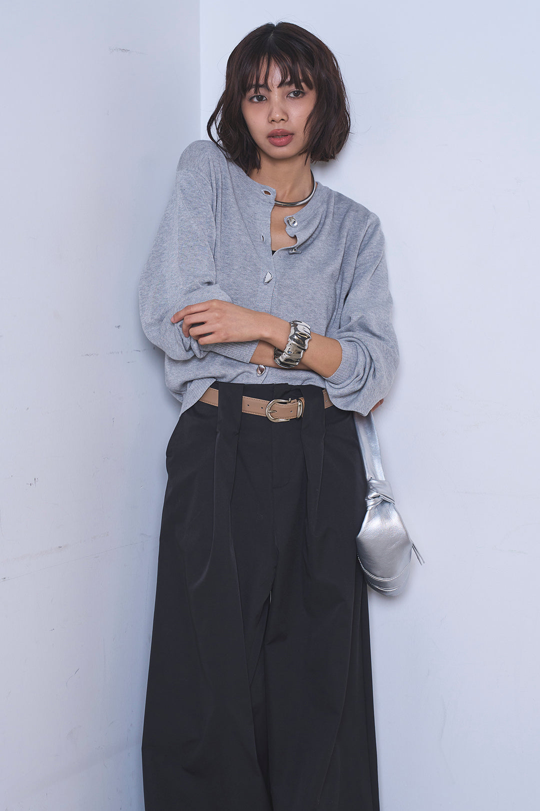 [SET]リサイクルポリニュアンス釦カーデ+ベルトループデザインハイウエストタックパンツ(2set)