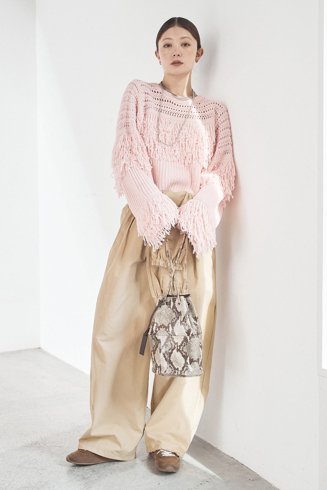 [SET]メッシュフリンジ切り替えプルオーバー+合繊ツイルスタンドウエスト巻きジョガーパンツ(2set)