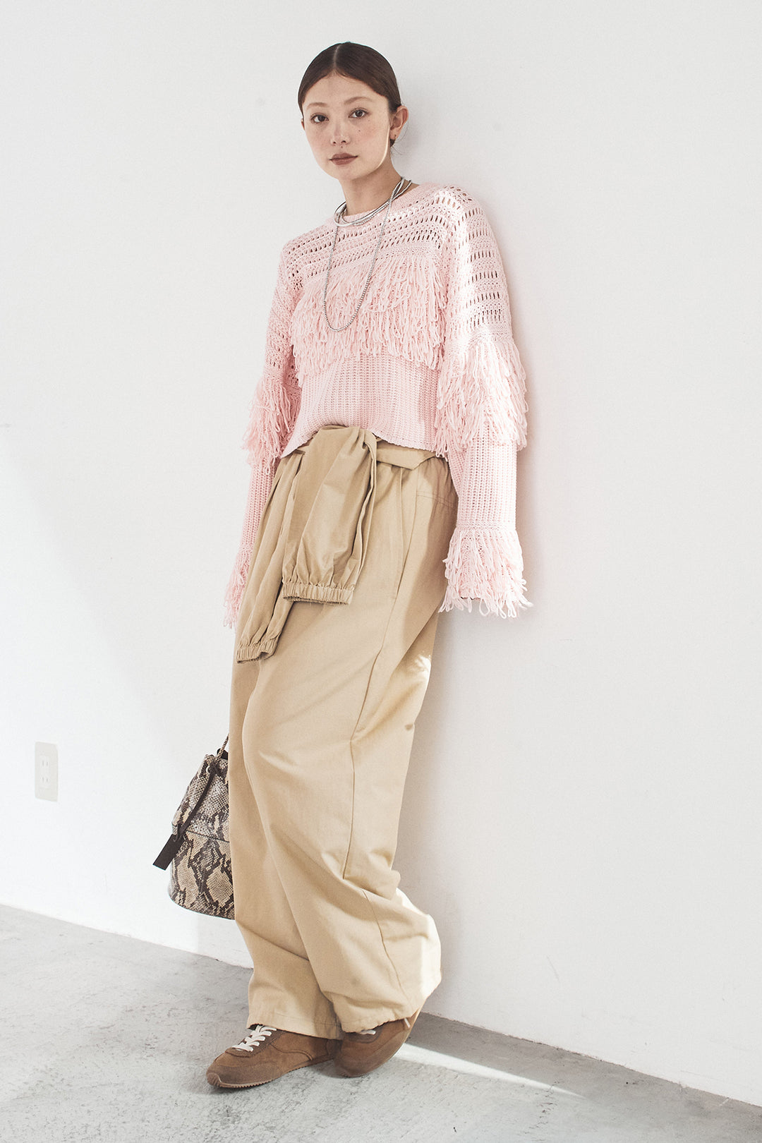 [SET]メッシュフリンジ切り替えプルオーバー+合繊ツイルスタンドウエスト巻きジョガーパンツ(2set)