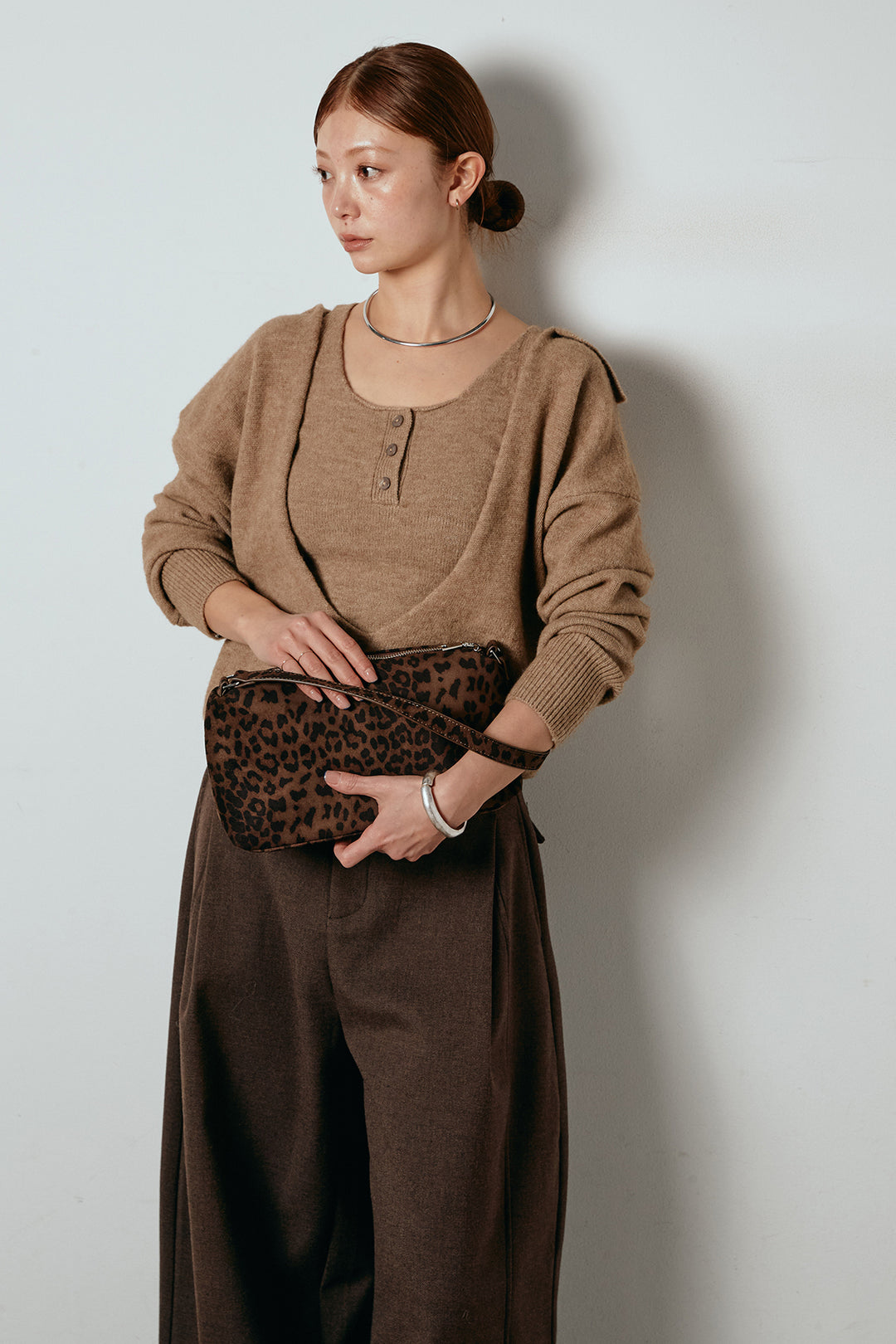 [SET]襟付きレイヤードニットトップス+ポーチベルト付きカーブパンツ(2set)