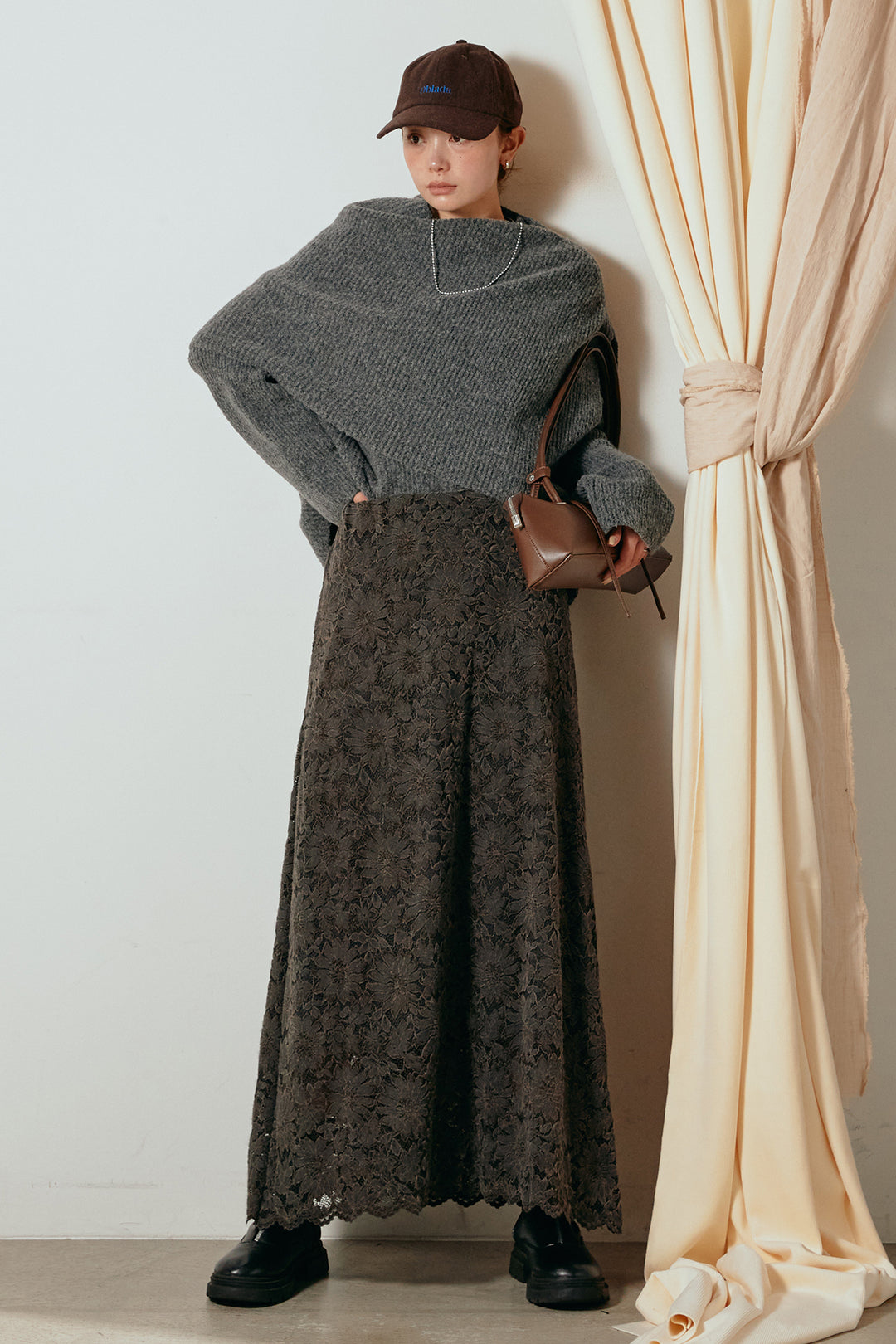 [SET]ケープデザインリブニットトップス+花柄刺繍ベロアフレアスカート(2set)