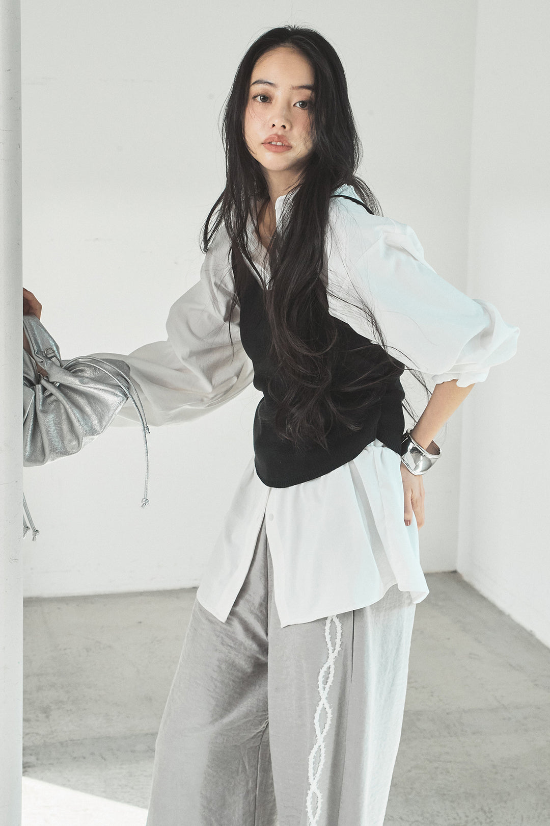 [SET]ニットキャミ付きシャツ+刺繡テープラインパンツ(2set)