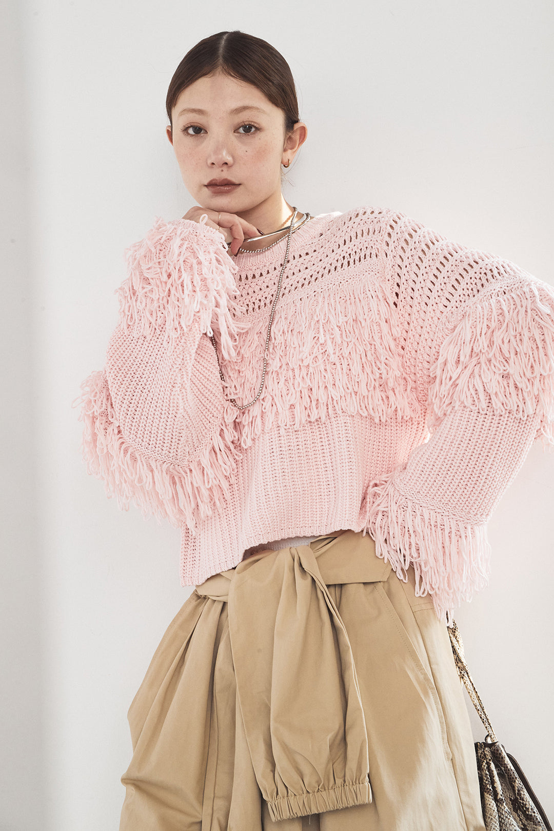 [SET]メッシュフリンジ切り替えプルオーバー+合繊ツイルスタンドウエスト巻きジョガーパンツ(2set)