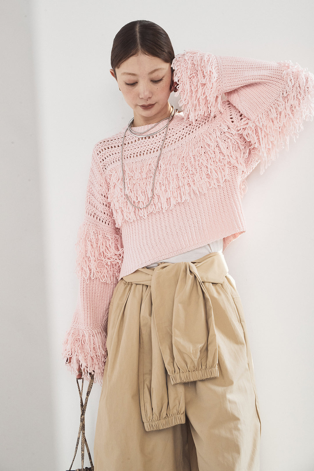 [SET]メッシュフリンジ切り替えプルオーバー+合繊ツイルスタンドウエスト巻きジョガーパンツ(2set)