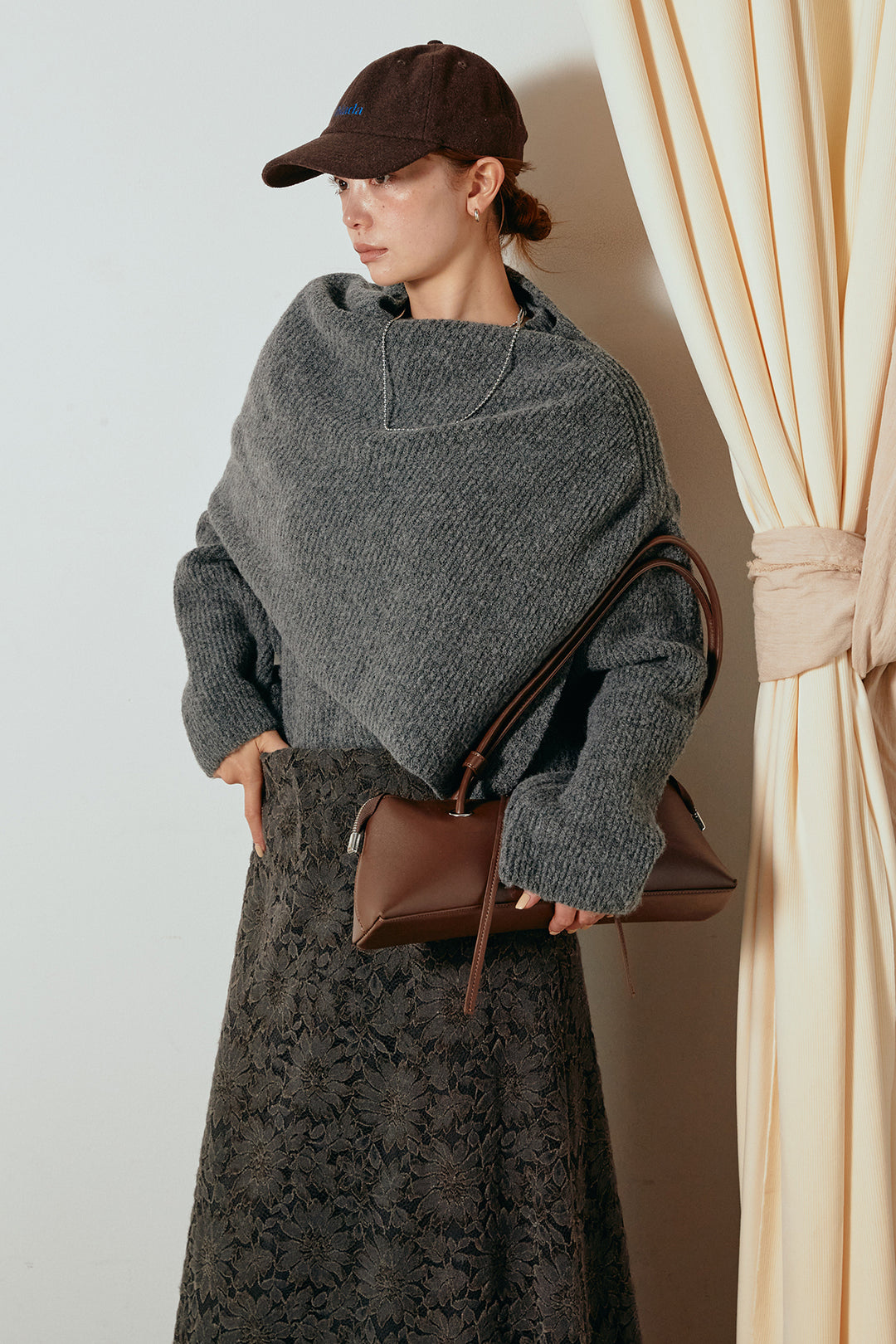 [SET]ケープデザインリブニットトップス+花柄刺繍ベロアフレアスカート(2set)