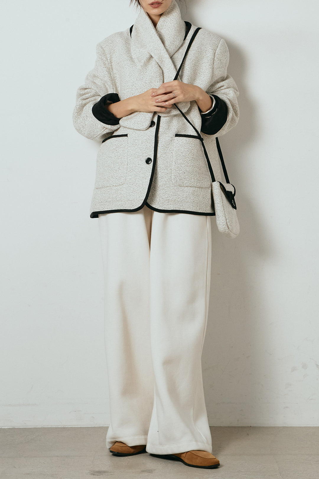 [SET]ノーカラーマフラーバッグ付きアウター+裏起毛スウェットワイドパンツ(2set)