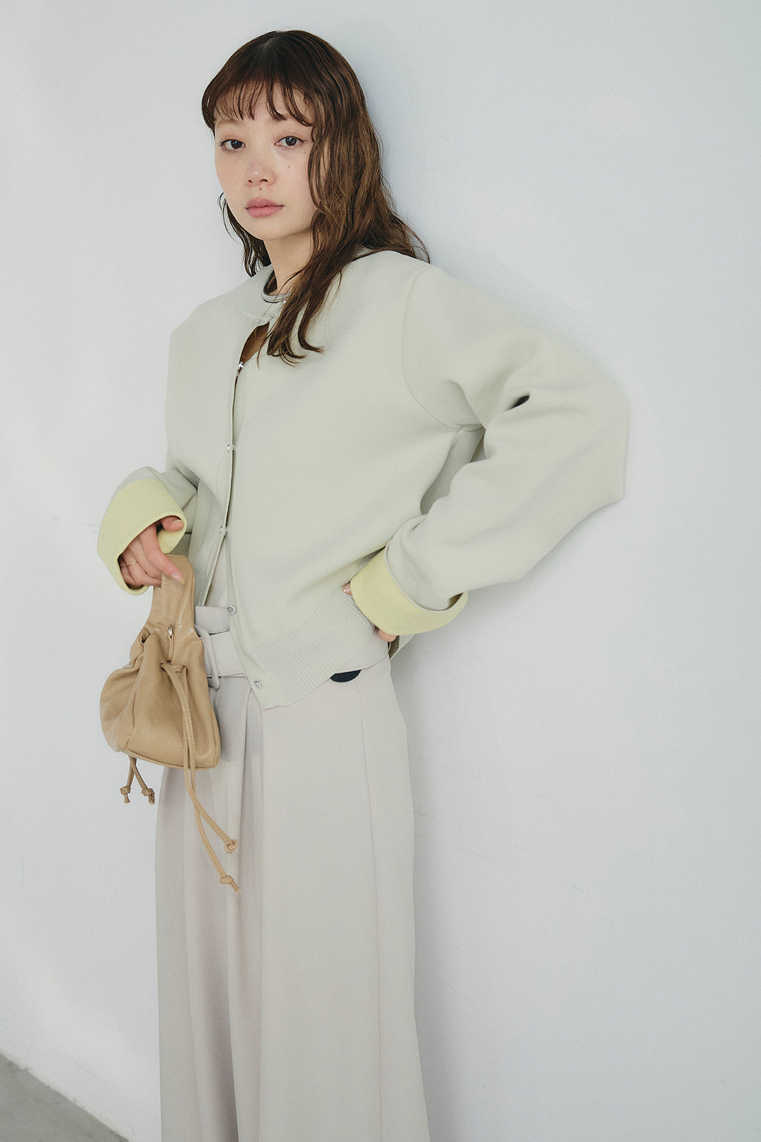 [SET]リバーシブル配色ニットカーディガン+ベルト付きツータックワイドパンツ(2set)