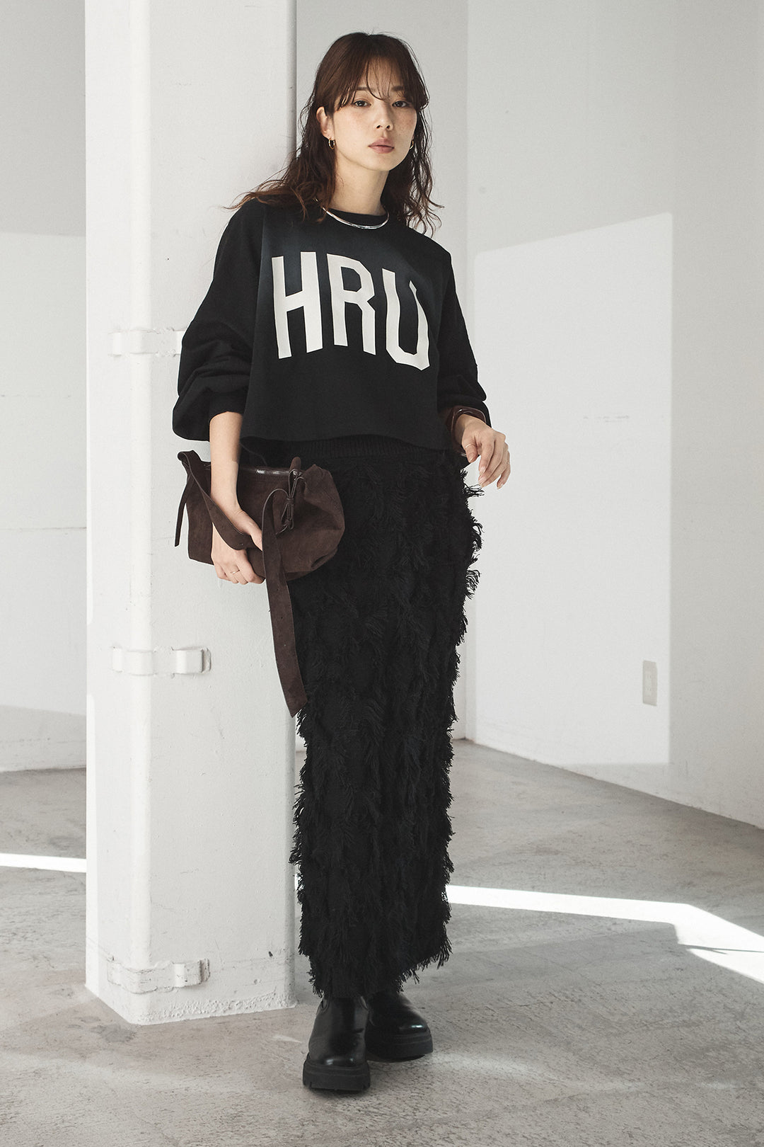 [SET]ビッグロゴHRU袖ボリュームトップス+カットフリンジニットタイトスカート(2set)