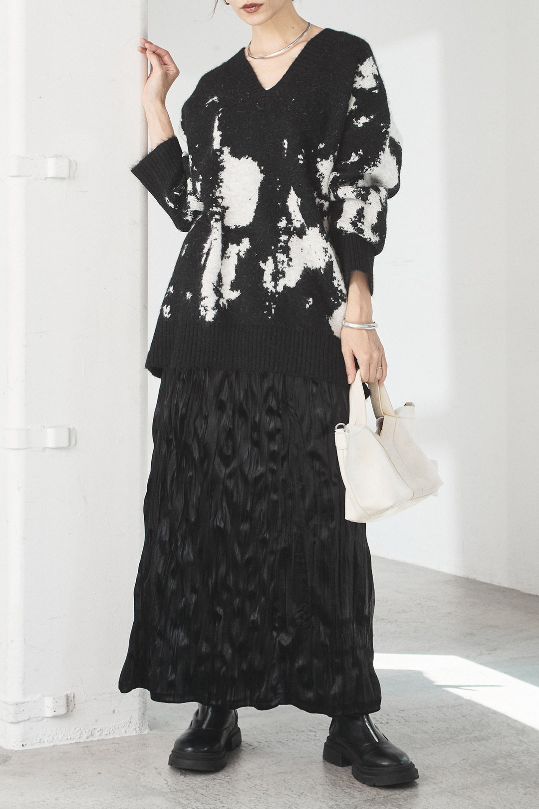 [SET]アブストラクト柄ニットプルオーバー+ベロアロングプリーツスカート(2set)
