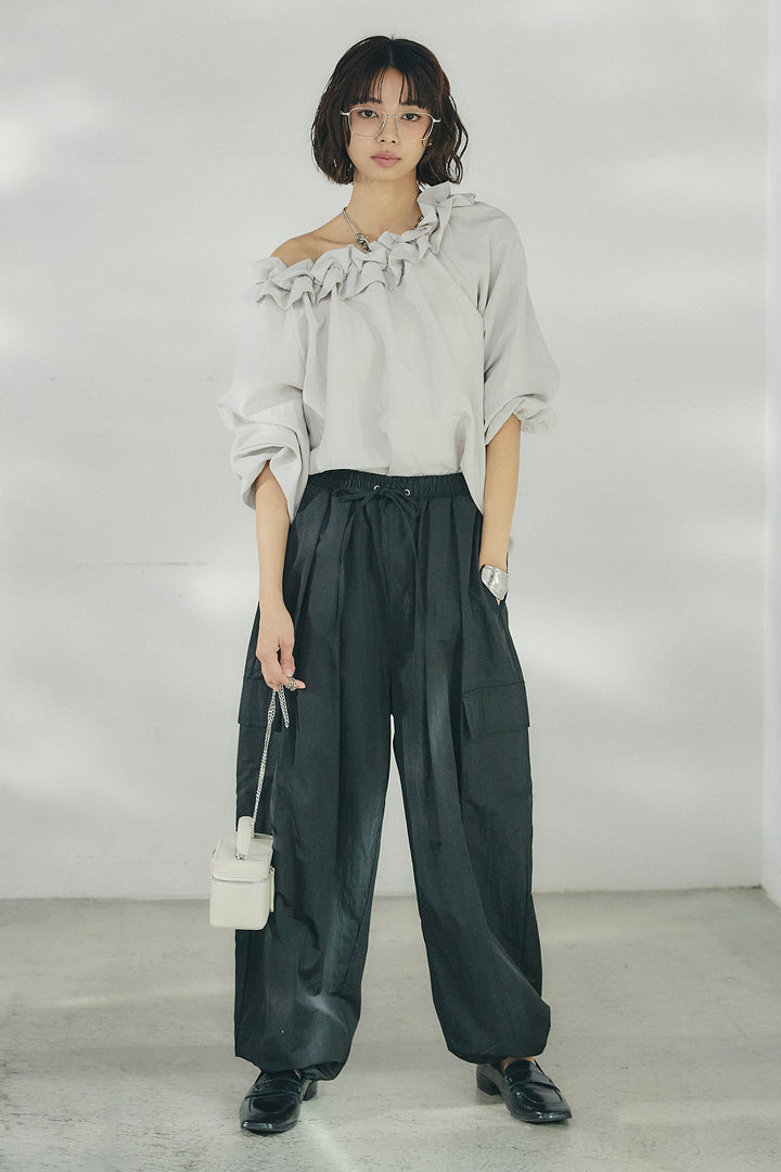 [SET]ネックフリルデザインブラウス+撥水ジョガーパンツ(2set)