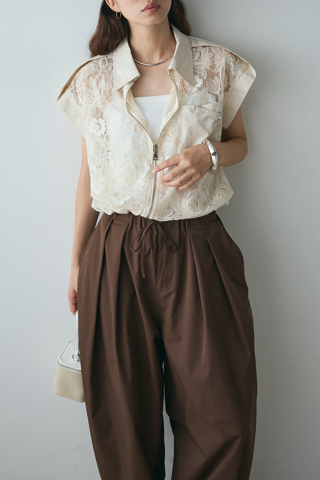[SET]裾絞りシアーレース刺繍シャツ+タックワイドリラックスパンツ(2set)