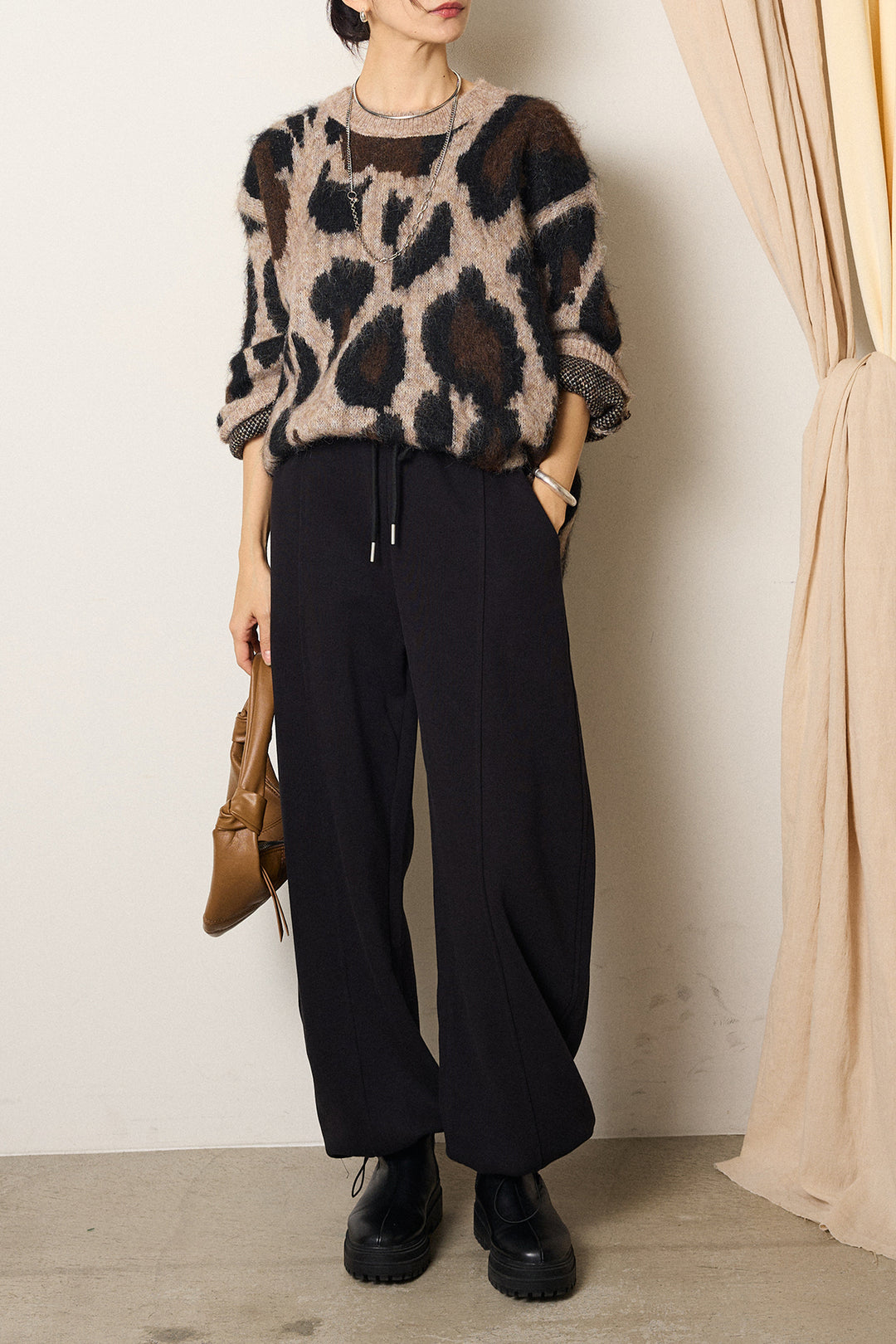 [SET]ルーズアニマルモヘアニットトップス+スウェットワイドカーブパンツ(2set)