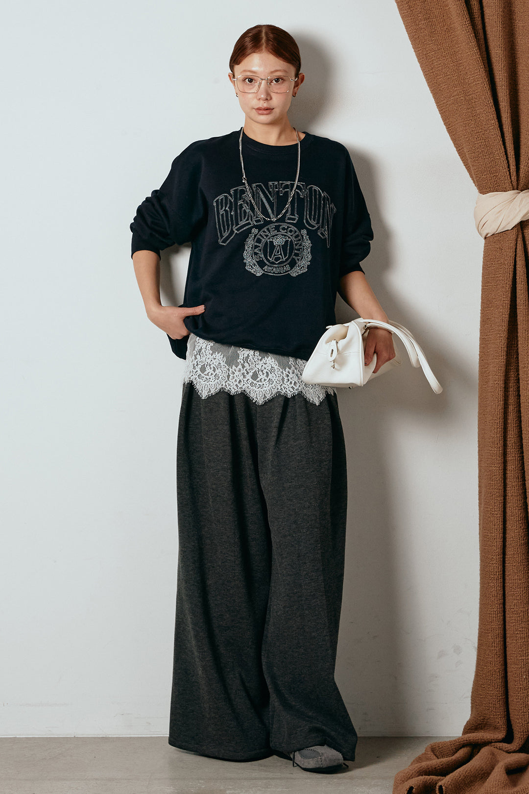 [SET]フロントロゴスウェットプルオーバー+フェイクレザー太ベルト付きタックワイドパンツ(2set)