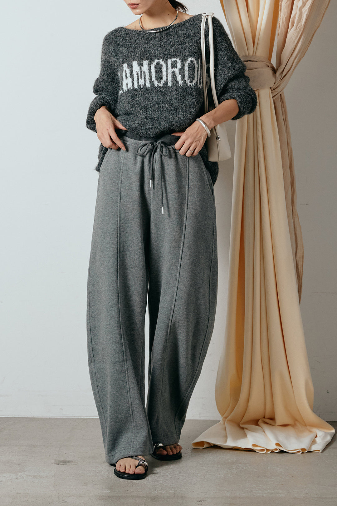 [SET]フロントロゴデザインニットトップス+スウェットワイドカーブパンツ(2set)