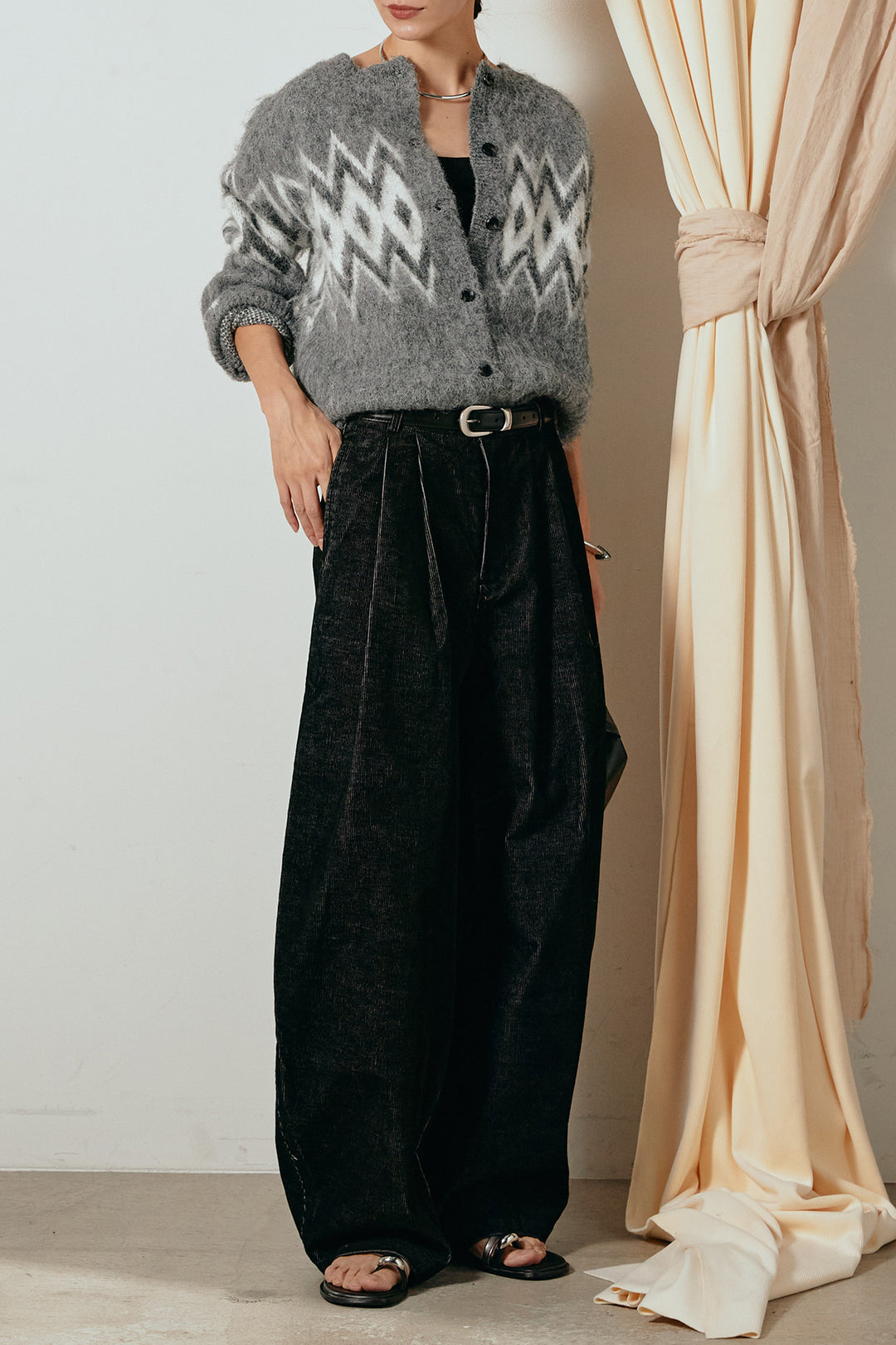 [SET]起毛ノルディック柄ニットカーディガン+フロントタック入りコーデュロイパンツ(2set)