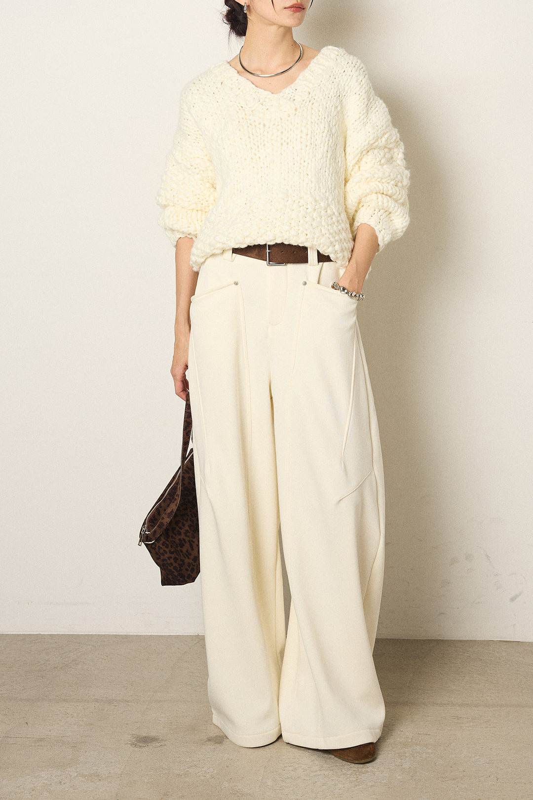 [SET]Vネックハンド編みニットトップス+太ベルト付きスウェットワイドカーブパンツ(2set)