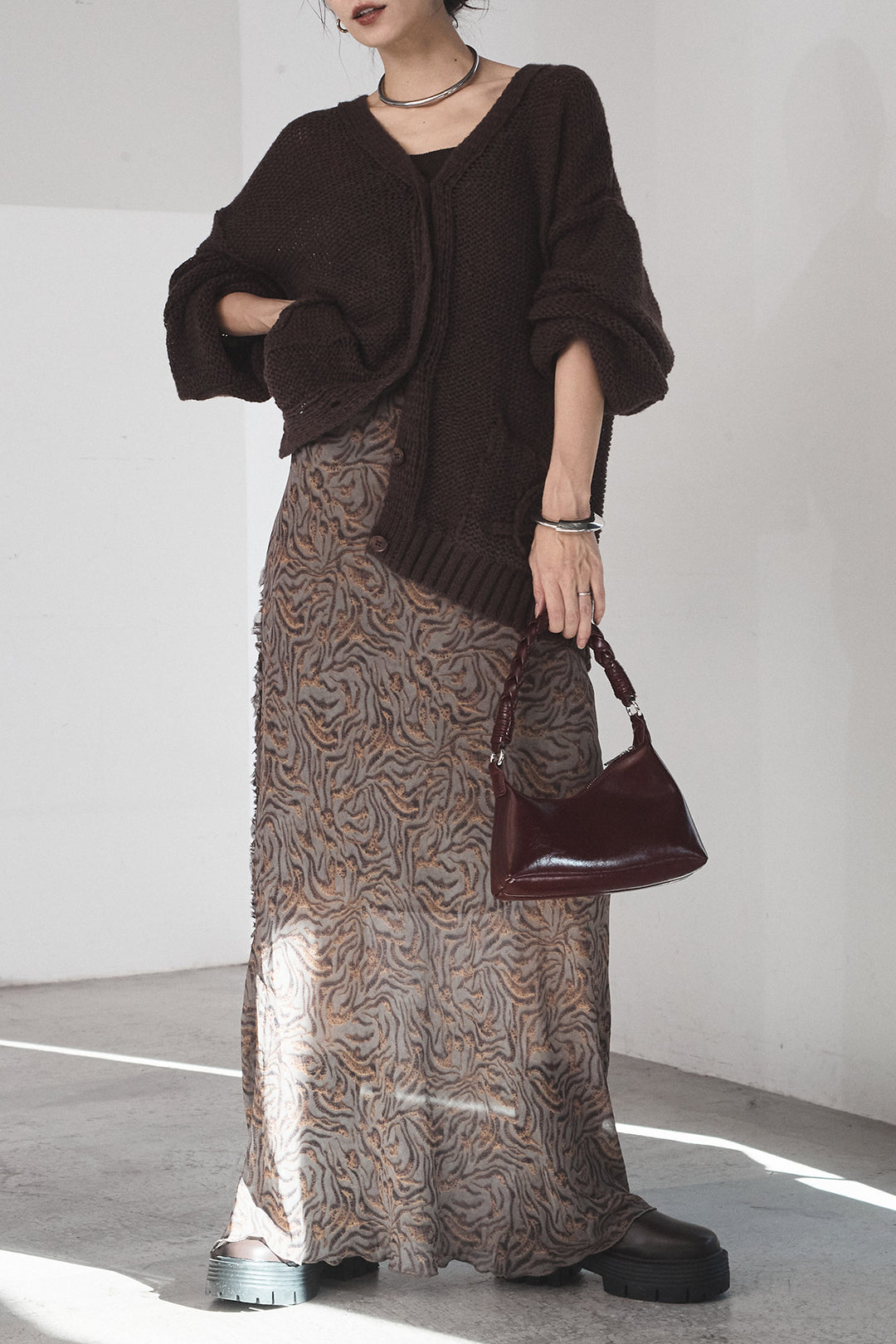 [SET]コード刺繍リラックスニットカーディガン+抽象柄ロングスカート(2set)