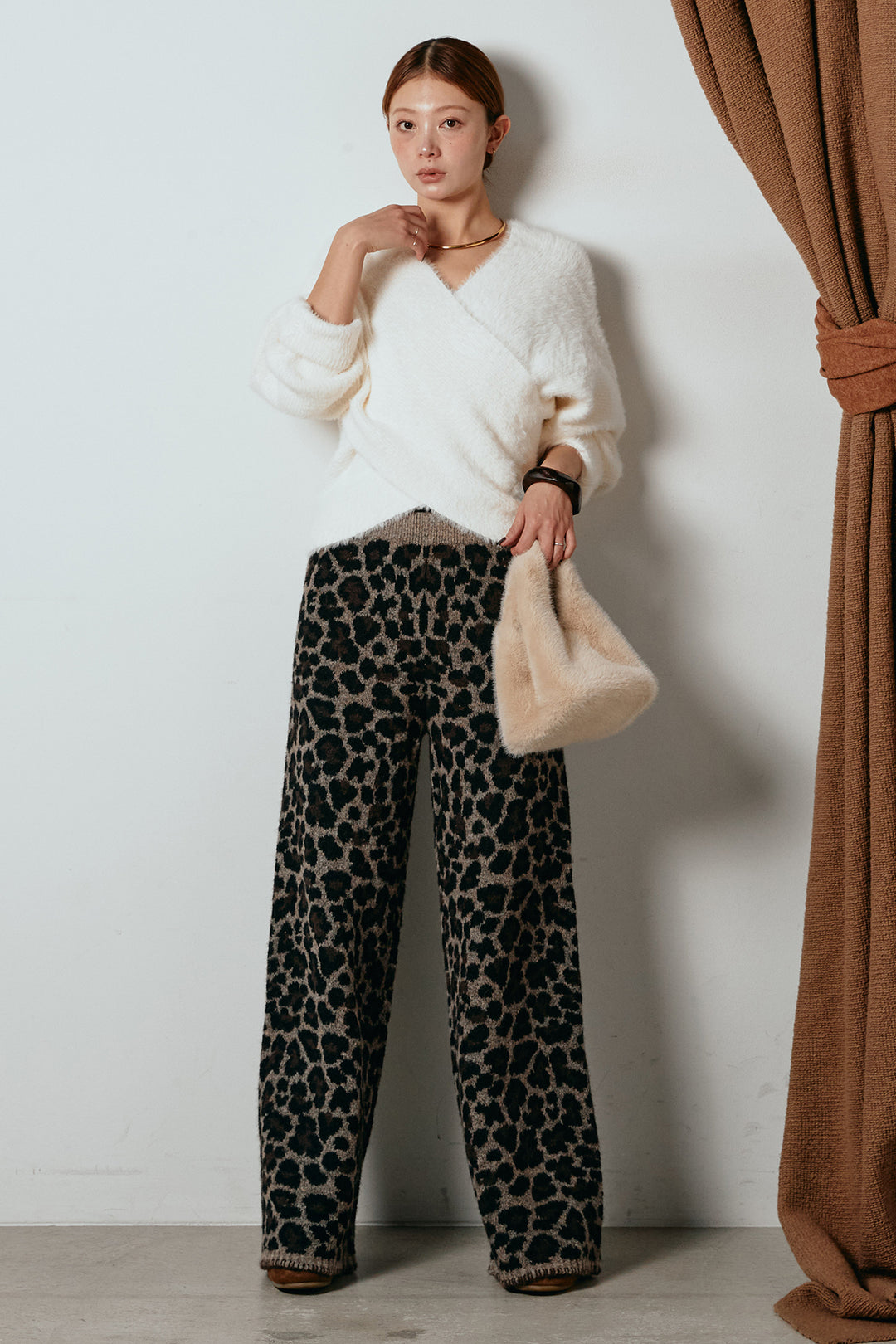 [SET]シャギーカシュクールニットトップス+リラックスレオパード柄ニットパンツ(2set)