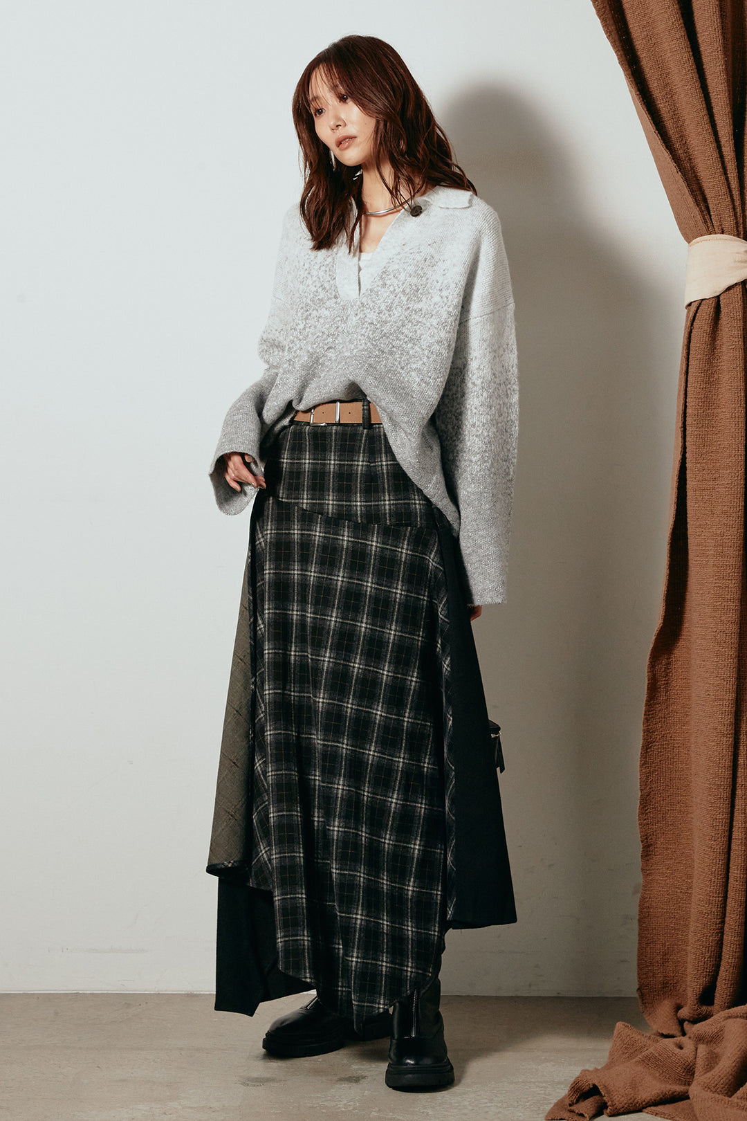 [SET]グラデーションラメニットキーネックプルオーバー+フェイクレザーベルト付き切り替えタータンチェックスカート(2set)