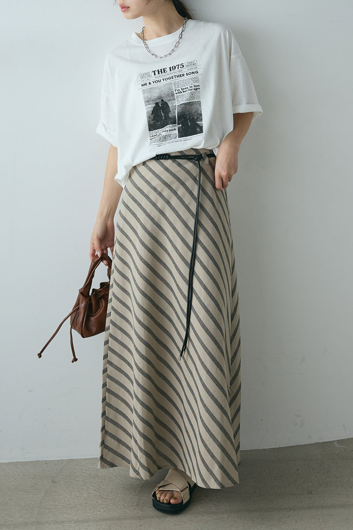 [SET]ニュースペーパーグラフィックTシャツ+ベルト付き斜めライン柄スカート(2set)