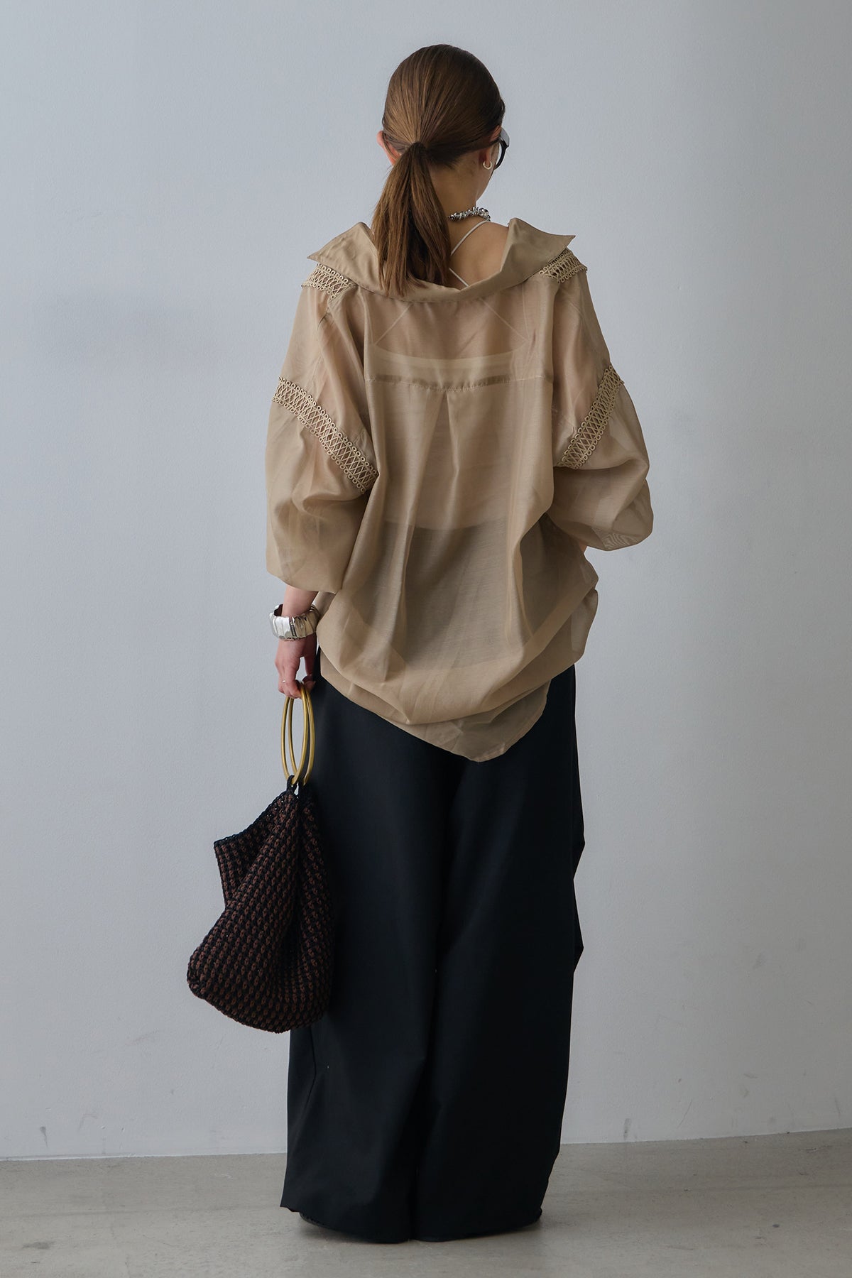 襟付き深Vネック刺繍シアーシャツ – ESICA
